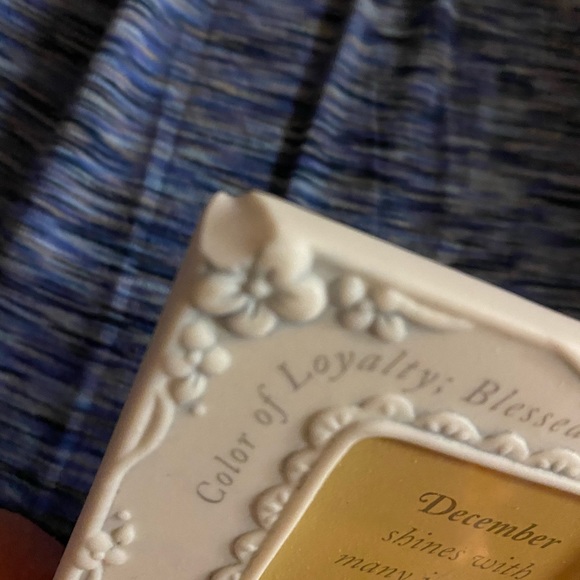 COPY - Lot of 3 December Precious Moments Items - Picture 6 of 6